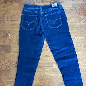 Levi’s jeggings. Dark blue.